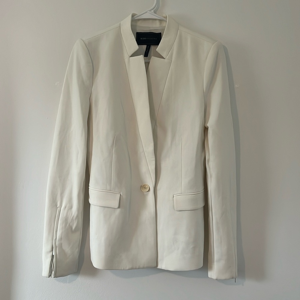 BCBGMaxAzria White single button blazer